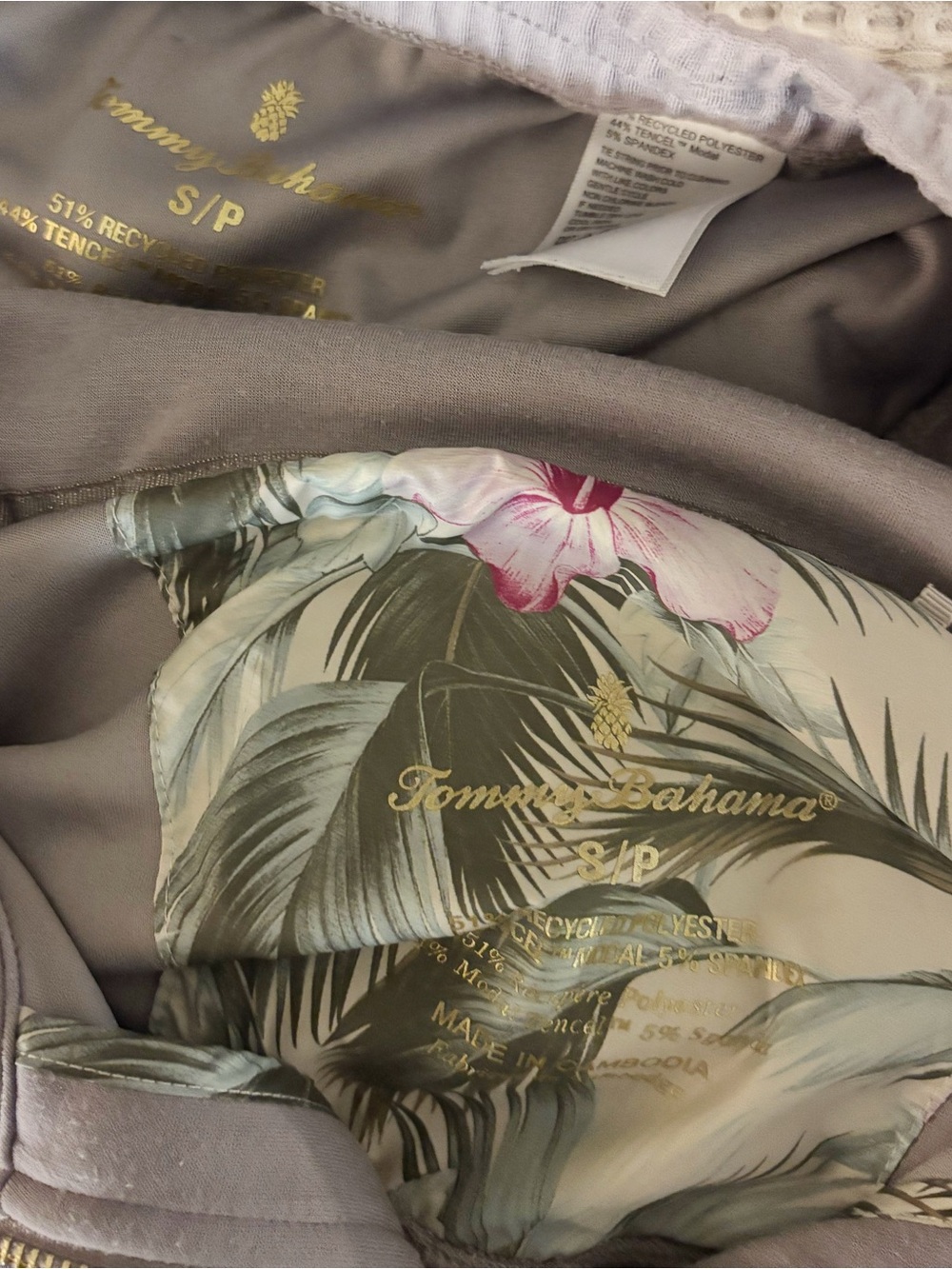 Tommy Bahama Palm Voyage Set - Picture 2 of 2